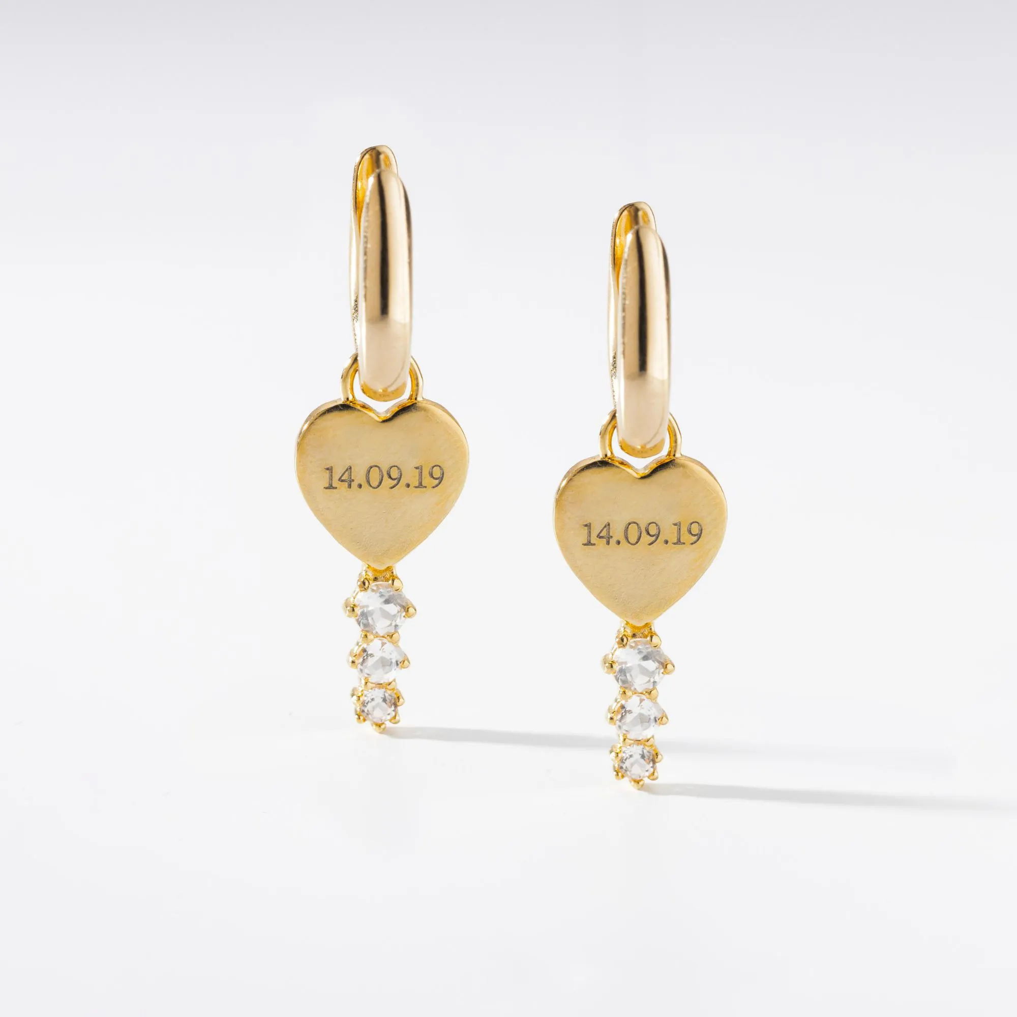 Argola Oval com Pingente Chave de Coração - Imagem 2